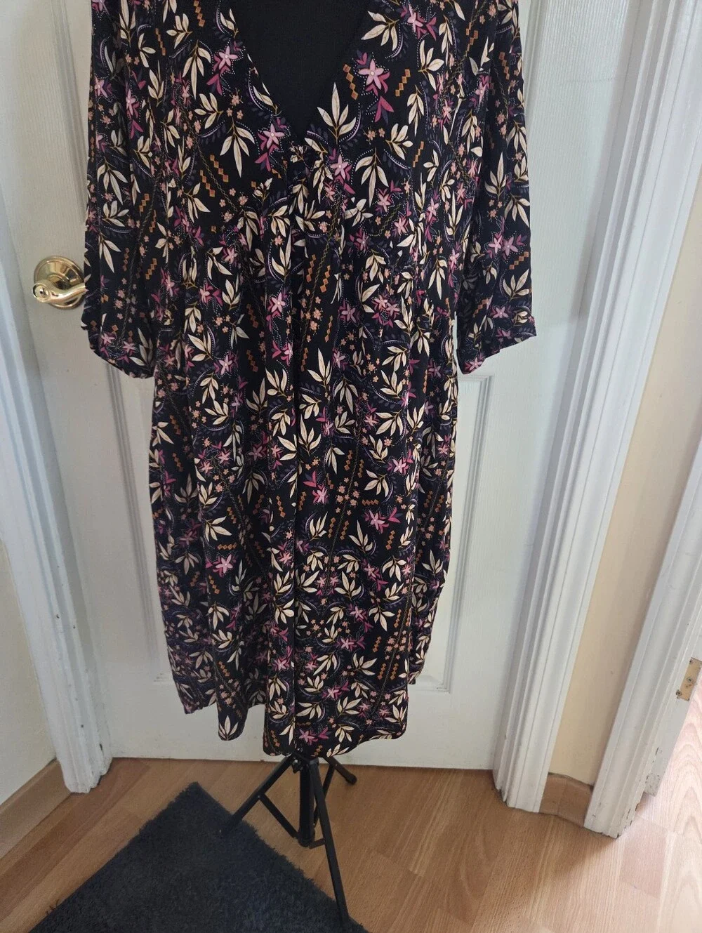 NATURAL LIFE Black Floral Print Vneck Dress with Side Pockets Size L/XL Summer